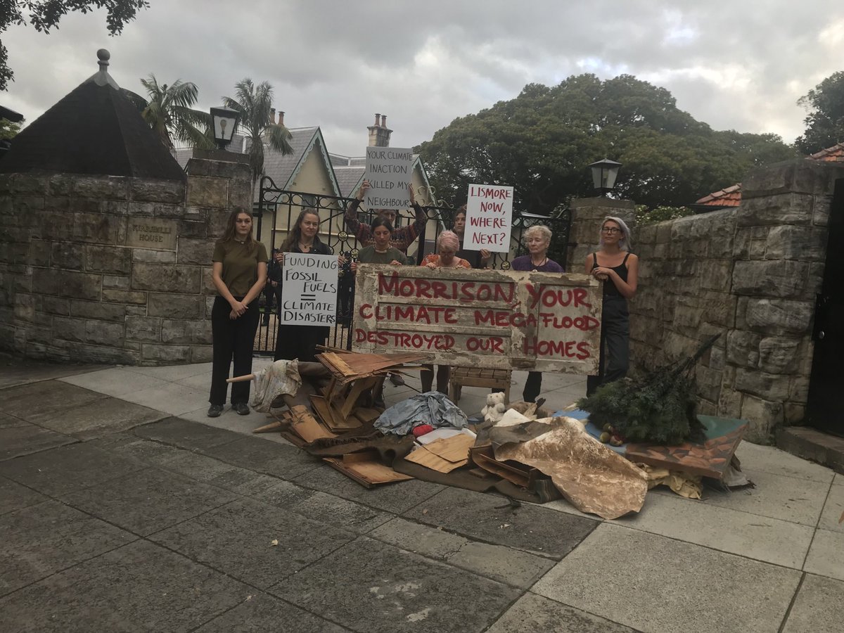 CrystalNomes's tweet photo. At the Prime Minister’s residence, Kirribilli House, standing in solidarity with Lismore flood survivors. Calling on @ScottyFromMktg to stop funding the climate crisis. https://t.co/lHYSwZLZ7i