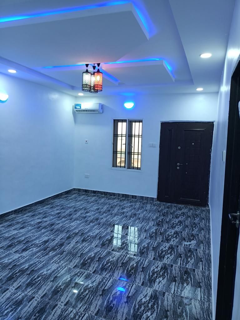 TO LET
A newly built 2 bedrooms flat available FOR RENT at Isokan, Akobo, Ibadan.
Rent; ₦600K x2 years rent wanted