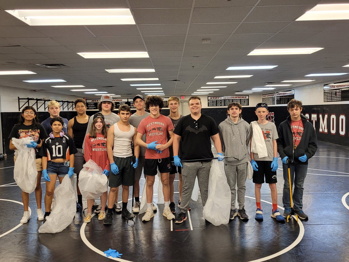 CoachWEvans's tweet photo. Great job to our @wrestlejags today! Our guys picked up tons of trash @WestmooreHS! #schoolpride https://t.co/tWZS28iq7Z