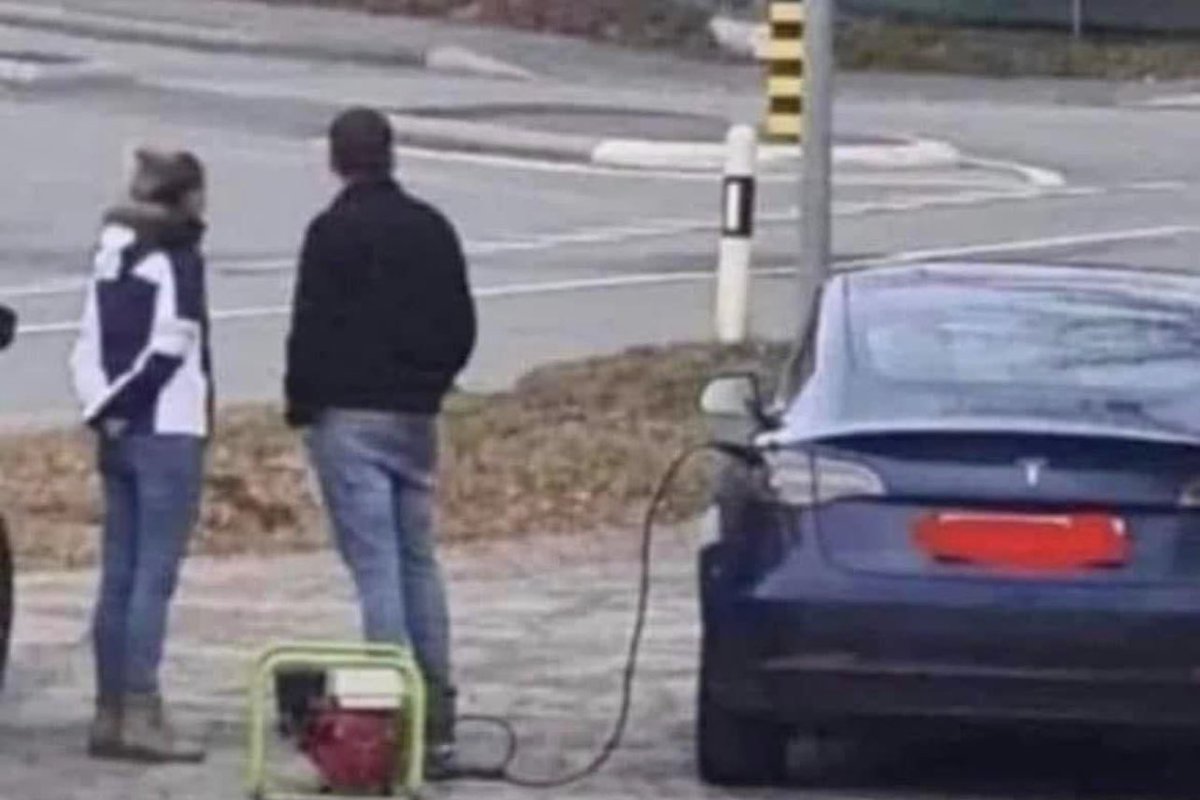 WBrettWilson's tweet photo. Gas fired ⁦@Tesla⁩ https://t.co/VPMg5qFP3u