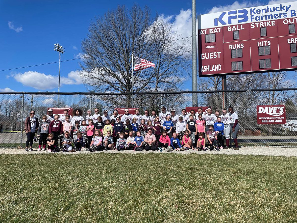 KittensSoftball's tweet photo. Thank you to everyone who came out to our Ashland Softball clinic 🥎

We had a great day with our future kittens 😸 

#thinklikeachampion https://t.co/IcM3lWDgzd