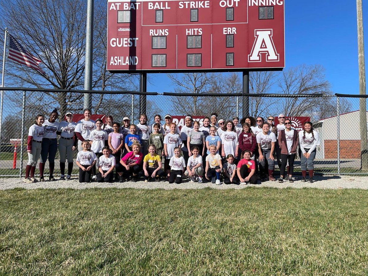 KittensSoftball's tweet photo. Thank you to everyone who came out to our Ashland Softball clinic 🥎

We had a great day with our future kittens 😸 

#thinklikeachampion https://t.co/IcM3lWDgzd