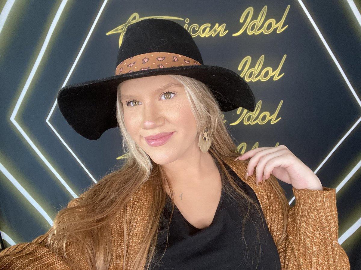 haleymyles_'s tweet photo. GUYS!!! It’s almost that time🤎 Tune in tonight to @AmericanIdol 8/7c on @ABCNetwork !!! 🥰 Thank you for all the love and support!! #HaleySlaton #IdolTonight #AmericanIdol #HaleyOnIdol #TheNextIdol #KatyPerry #LionelRichie #LukeBryan https://t.co/NghmLbKYju