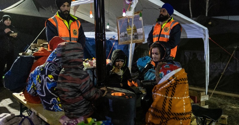 dundeeunitedfc's tweet photo. Dundee United FC have thrown their support behind a member of staff’s amazing efforts to raise awareness and funds for the plight of Ukrainian refugees - as they try to secure safe passage into Poland.

Read about Ricardo's journey into Ukraine here 👇