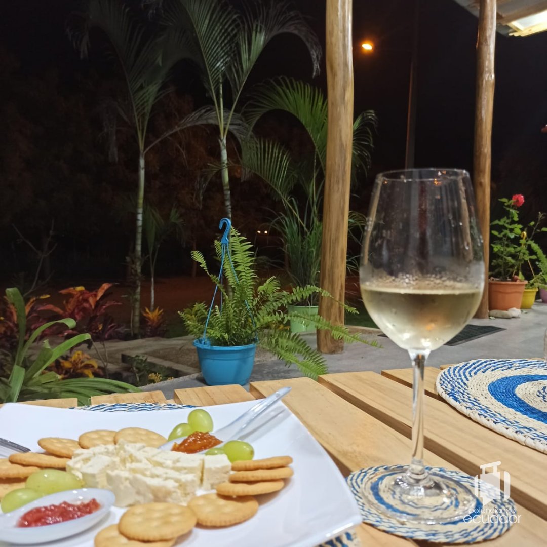 PotenciandoEC's tweet photo. #DestinoAnfitrión, El Jardín de Olón, tu lugar de escape perfecto para este fin de semana. 

Si buscas un lugar tranquilo, cómodo y seguro para desconectarte durante tu fin de semana, @eljardin.olon es el lugar perfecto. ¡este hospedaje te hará sentir como en casa! https://t.co/o13rSqd7Q6