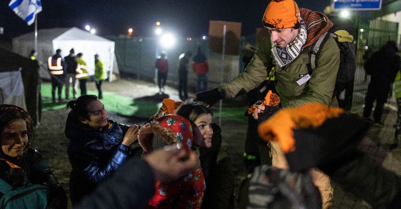 dundeeunitedfc's tweet photo. Dundee United FC have thrown their support behind a member of staff’s amazing efforts to raise awareness and funds for the plight of Ukrainian refugees - as they try to secure safe passage into Poland.

Read about Ricardo's journey into Ukraine here 👇