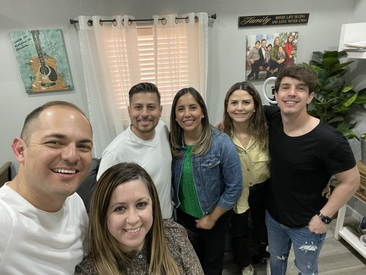 DannyDiaz100's tweet photo. Con buenos amigos en San Antonio TX! #texas #sanantonio #lamies @beckylizd @pastorcesargalvez @fgalvezlozano @kikepavon @nati.gutierrez90 @lamiesag https://t.co/aSgxT204A5