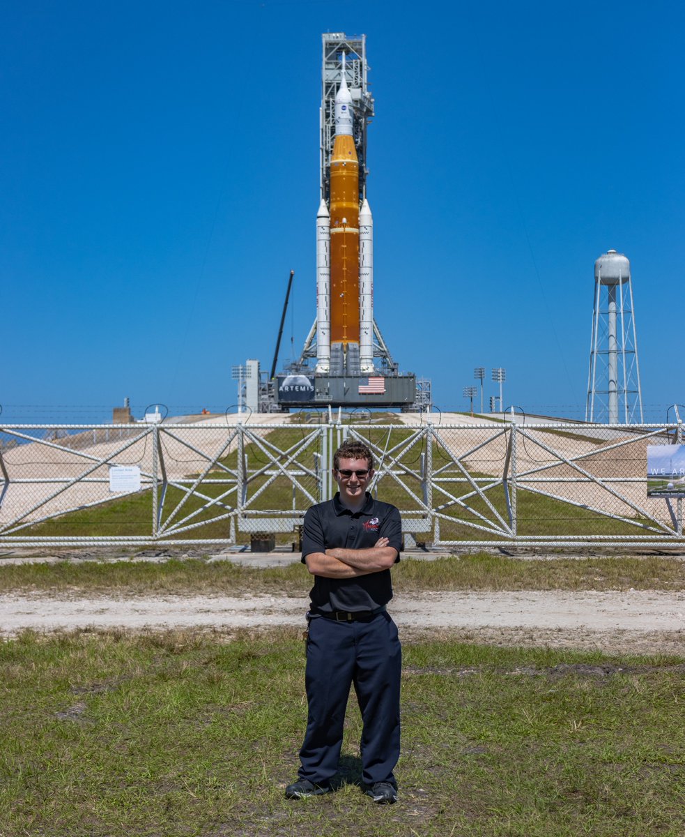 JFrankleKSC's tweet photo. Standing tall!
#NASA #SLS #Artemis1 #OrangeRocket https://t.co/NdpzG7tWTP