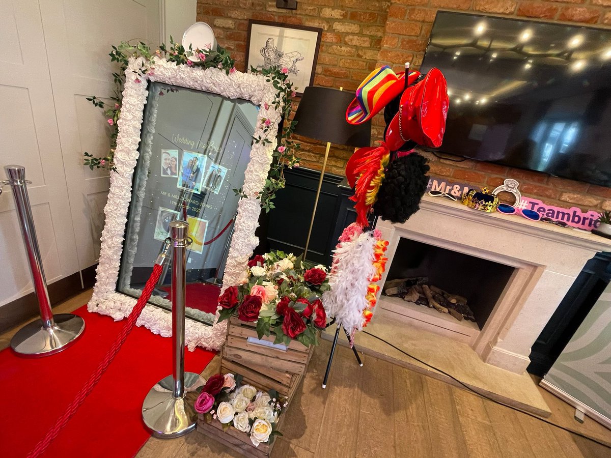 TheBestBooths's tweet photo. Today we had the pleasure of attending another busy wedding fair @GreatHouseBerks 

If you’re looking for intimate venue for any special occasion or celebration we would highly recommend visiting this charming venue https://t.co/gED7ARfJBx