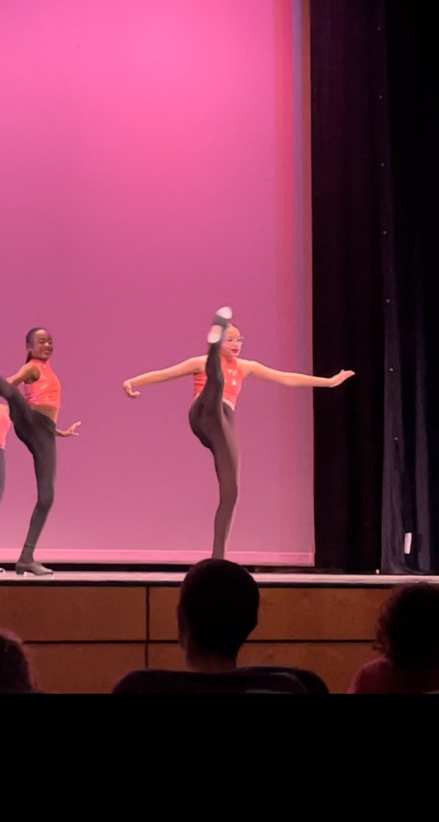 TeamEvans919's tweet photo. So proud of L!  Benefit Show performance was awesome.  💃🥰♥️ @sheaevansss @carsuun https://t.co/tc0x6Yx4J2