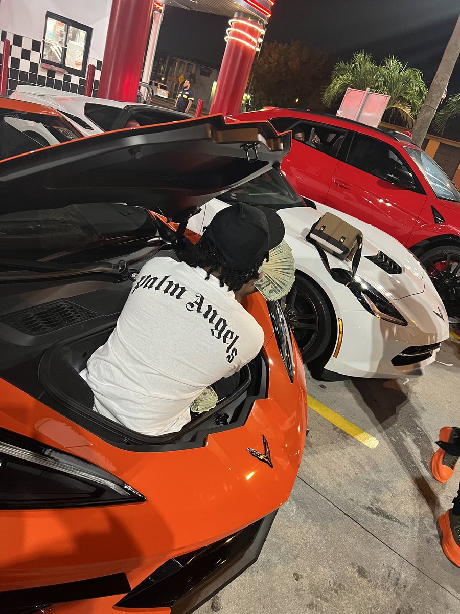Pimp_c5's tweet photo. Remember I couldn’t ask for favors now my life a mf movie and I break out them racks blow this shit cause I know I can do it 💯
#FreeRichey #FreeBullet #ripgrandma💕 #MiamiSpringBreak https://t.co/1k03wFnRjq