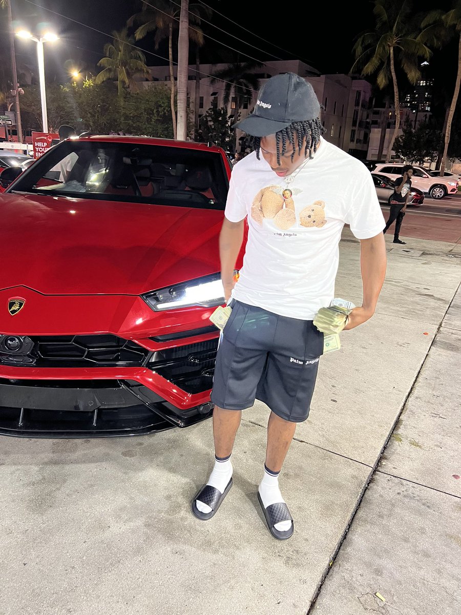 Pimp_c5's tweet photo. Remember I couldn’t ask for favors now my life a mf movie and I break out them racks blow this shit cause I know I can do it 💯
#FreeRichey #FreeBullet #ripgrandma💕 #MiamiSpringBreak https://t.co/1k03wFnRjq