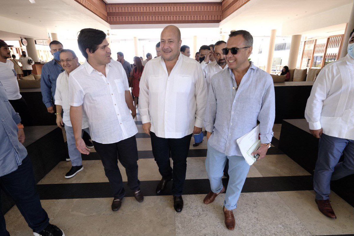 PabloLemusN's tweet photo. Hace unos días participe en el Foro de @CanadeviJ, para hablar de la repoblación sustentable del #CentroHistórico de Guadalajara.

Es un gusto trabajar de la mano con @EnriqueAlfaroR en la recuperación de nuestra ciudad. ¡Ánimo Guadalajara! https://t.co/2CQS9Qe3OX