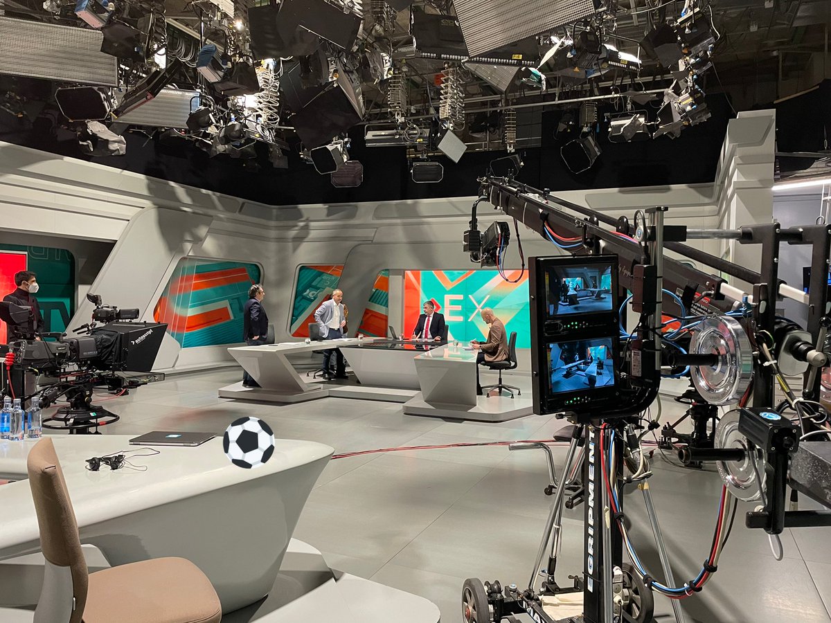 EnXogoG's tweet photo. Coma sempre, o de sempre!
😍 Comeza o @EnXogo_tvG2
Co mellor do fútbol galego, o clásico, o máis destacado da xornada… e por suposto coa análise dos nosos @oscarbenito67, #Timi, @vare79, #Mosqui e @1danimallo!
📺 Na G2!
Ou na web 👉 https://t.co/6ZkfPOr4iZ https://t.co/Dg2YY3kjVc