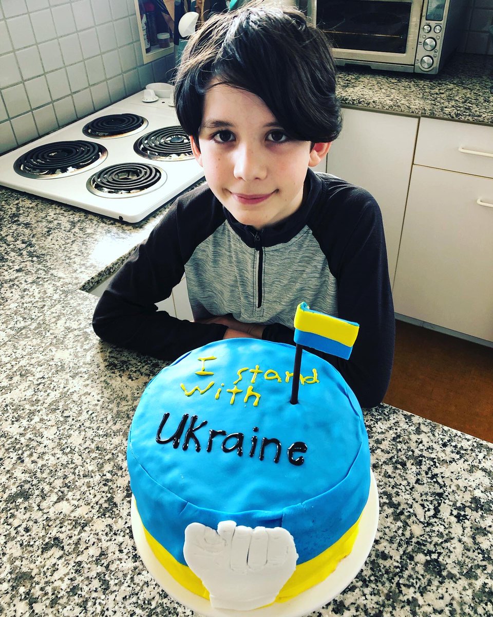 lorigrevstad's tweet photo. @checkupcbc President Zelenskyy’s pleas to the Cdn &amp; US gov’t brought me to tears. I struggle explaining this tragedy to my 10 yo-there are no words to bring sense to it. Here is the cake he made this wknd. (Upside down flag is a sign of a country in distress) https://t.co/VmrdO1cpXA