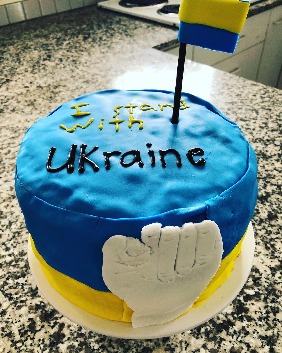 lorigrevstad's tweet photo. @checkupcbc President Zelenskyy’s pleas to the Cdn &amp; US gov’t brought me to tears. I struggle explaining this tragedy to my 10 yo-there are no words to bring sense to it. Here is the cake he made this wknd. (Upside down flag is a sign of a country in distress) https://t.co/VmrdO1cpXA