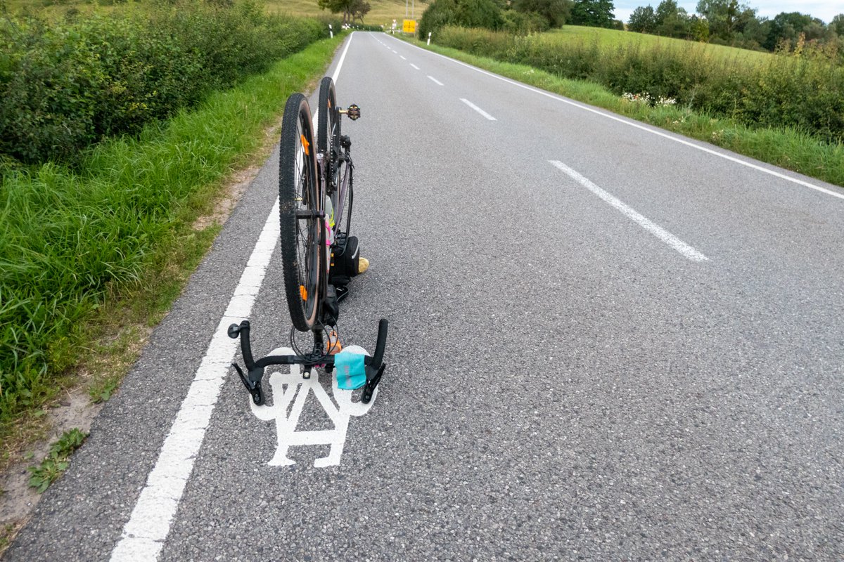 drakewla's tweet photo. @CyclistSiggy The new ones are way bigger than those on #pc2lux! #PaintIsNotInfrastructure https://t.co/88VfJwjMma