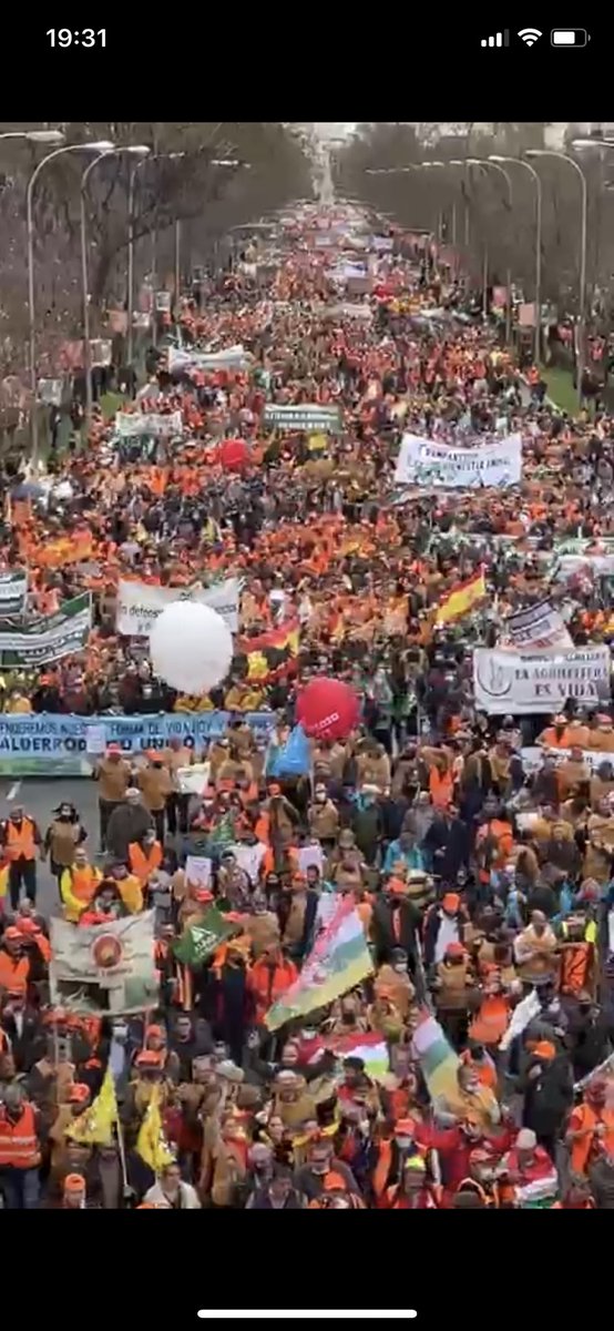 AlvaroCapi5's tweet photo. #20mrural #mareanaranja #vivalacaza https://t.co/LS8Vy1r9EV