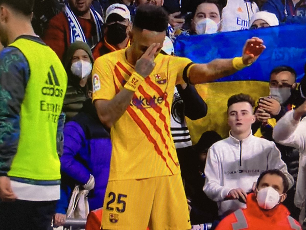 MACOS380's tweet photo. Te quiero mucho #aubameyang 
Celebración #DragonBall https://t.co/YUWsumZONr
