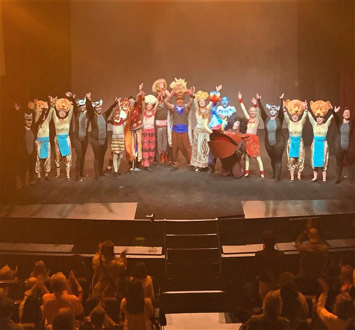 roberryber's tweet photo. Eh @danidelarosa ! Sabemos que ayer viniste a vernos a #Atemub en el estreno de "Simba, el musical"  y aún no has escrito  nada. ¿Eso es que no te gustó? 😭 https://t.co/AQC3NxaPBV