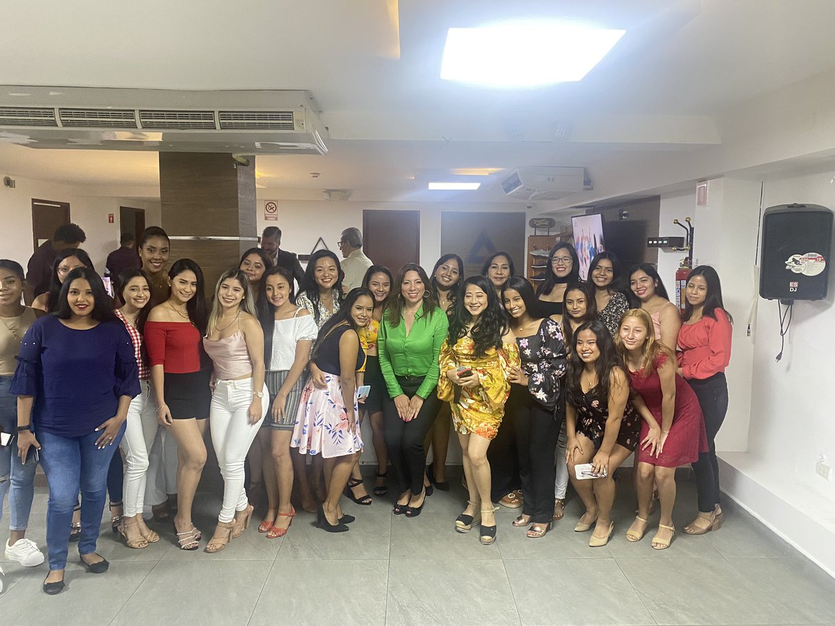YulletErazo's tweet photo. Agradezco al Frente Femenino de Innovación de la Facultad de Economía Universidad Estatal por la invitación como ponente “El Rol de la mujer en la política” 

Necesitamos una Generación que inspire a los jóvenes a cambiar la forma de hacer política en el 🇪🇨. 
#politicadeservicio https://t.co/86VXBjXUCQ