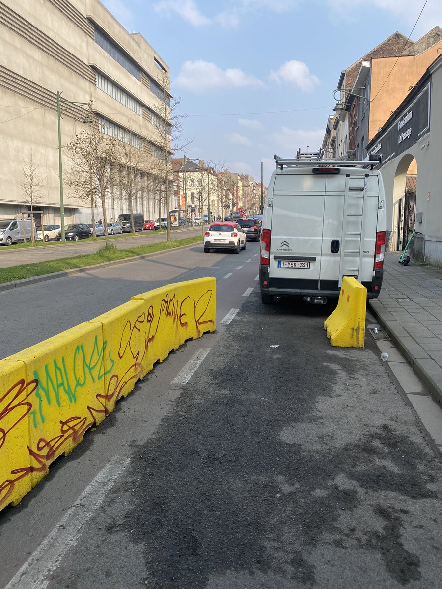 BXLeleration's tweet photo. When commenting Athens we should be humble @dimitristrobbe @BXLmobilite a simple 5 min stroll on Brussels regional axes (and I didn’t stop for all the garbage and dirt) #failedinfrastructure https://t.co/AG7JjRE1ck