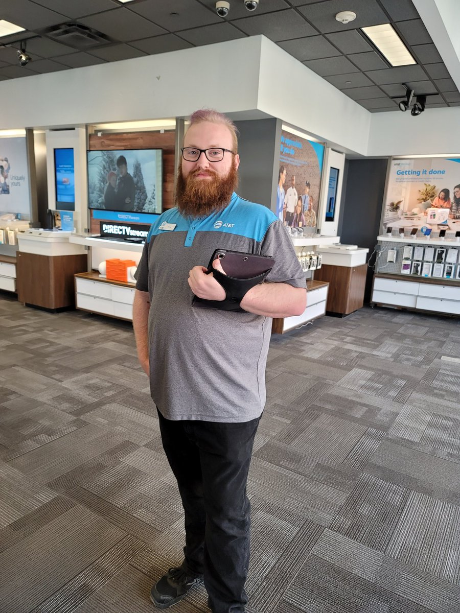 Big shout out to new hire Michael for not giving up on a 5 line port from verizon after  having a ton of opus errors #PROUD #goingplaces 
<a href="/cadavis79/">Christopher A. Davis</a> <a href="/Mr_Feliciano20/">Erik Feliciano</a>