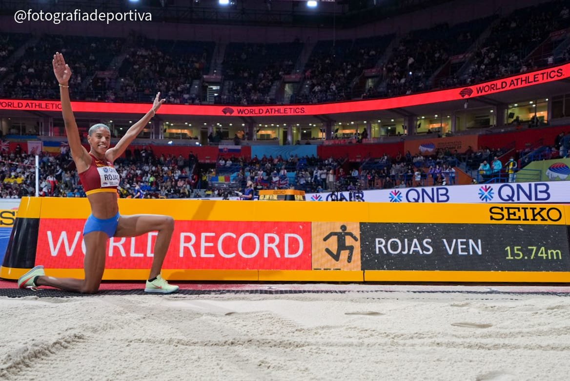 Nuestra @TeamRojas45 lo volvio hacer  imoone otro récord mundial Triple Corona 🏆  #ViveAVenezuela, Eres grande Campeona! 

Viva Venezuela 🇻🇪 mi patria querida.

Triple Emoción para nuestra patria 🇻🇪