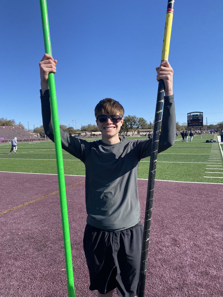 SMH_Track's tweet photo. The Barons had another amazing performance by sophomore Nico Zavala who finished first 🥇in the Men’s Varsity Pole Vault with a vault of 10’0. Keep it up! ✊#gobarons #Barons_ShieldsUp https://t.co/asPG5OUNDd