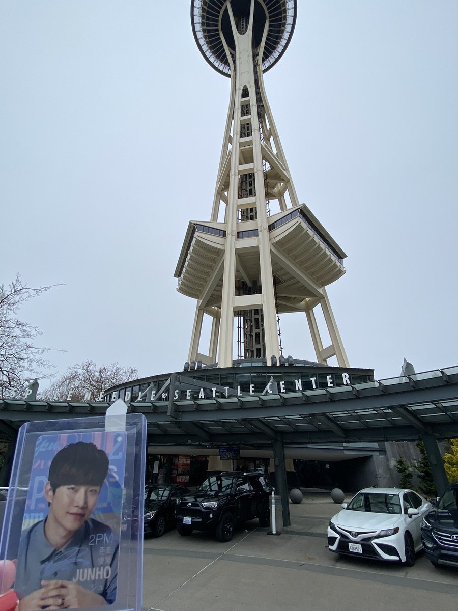 akosikaye1311's tweet photo. Yes our Junho is out again #spaceneedle #wheninSeattle #LeeJunho
#le2jh
#이준호
#2PM https://t.co/U9kA54fx7M