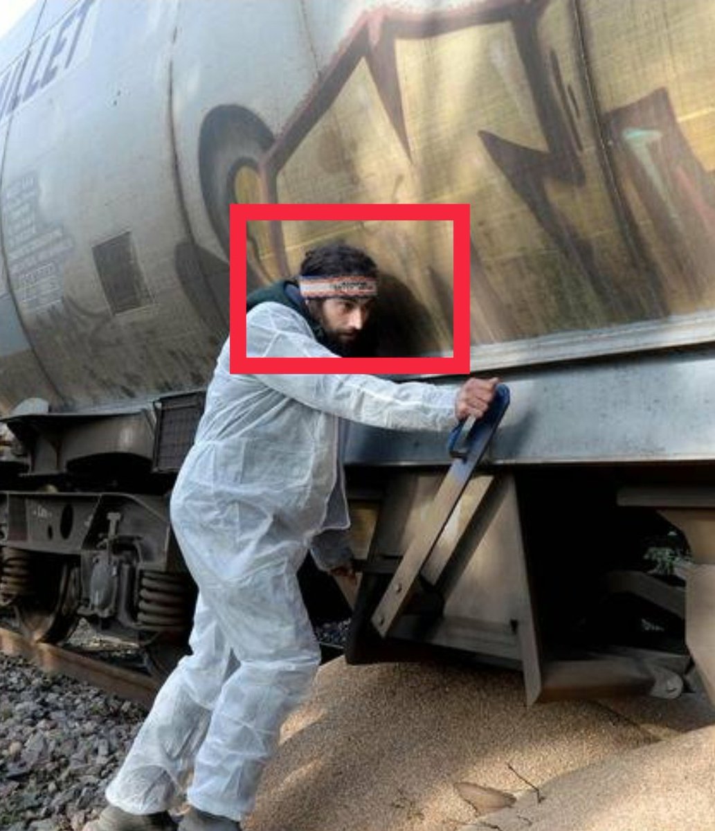 Wanted
Prime de 100€ (de ma poche) pour qui balance le nom de cette petite frappe bourgeoise dogmatique qui vient de sacrifier 1500 tonnes de blé alors qu'une pénurie se dessine dans le monde.