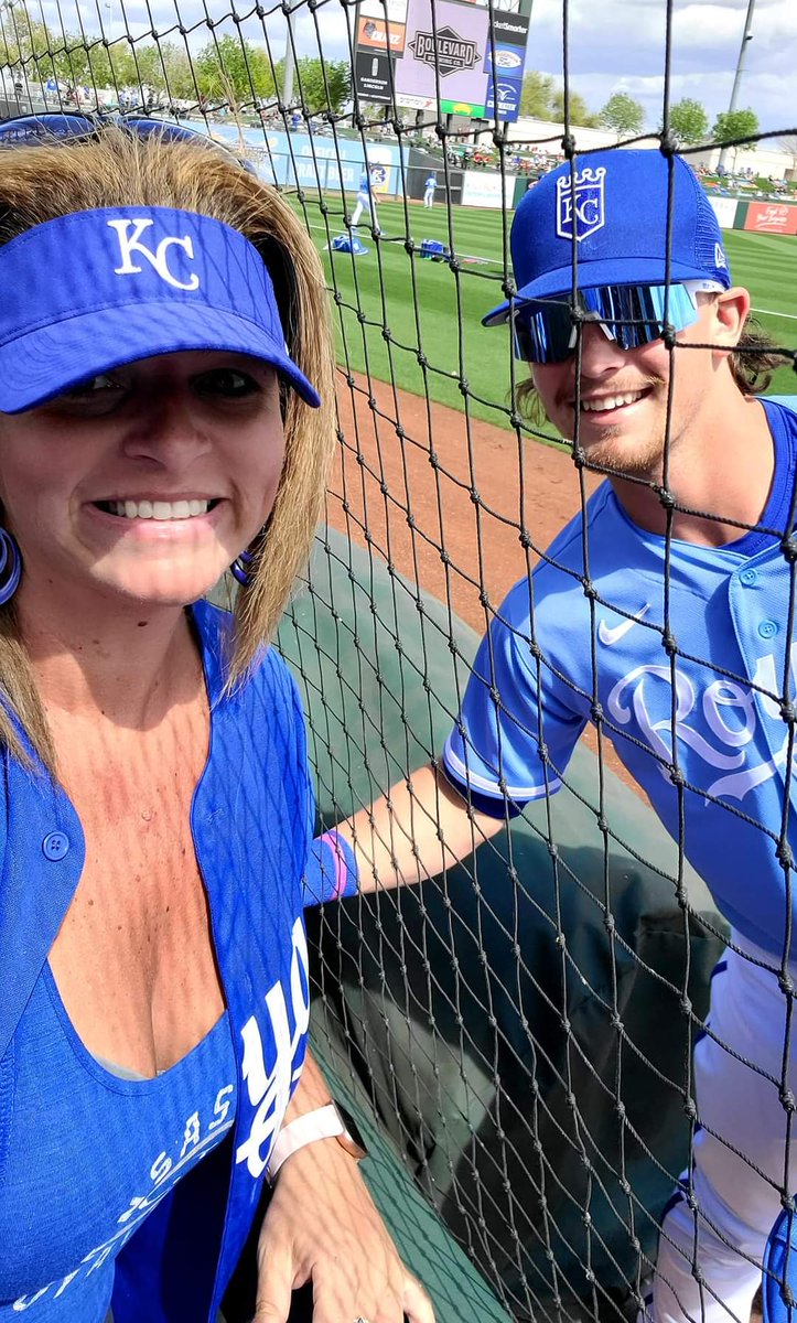 kendad7553's tweet photo. My wife @Arrowzona with #1 prospect and future star @BwittJr . Nets don't matter. Thanks Bobby!
#AZspringtraining https://t.co/ZPGm2VZKra