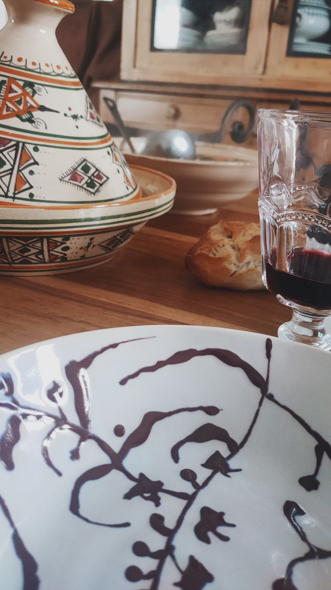 izatistinctoria's tweet photo. Les Dimanches #IsatisDiaries https://t.co/GoOur0hOFl