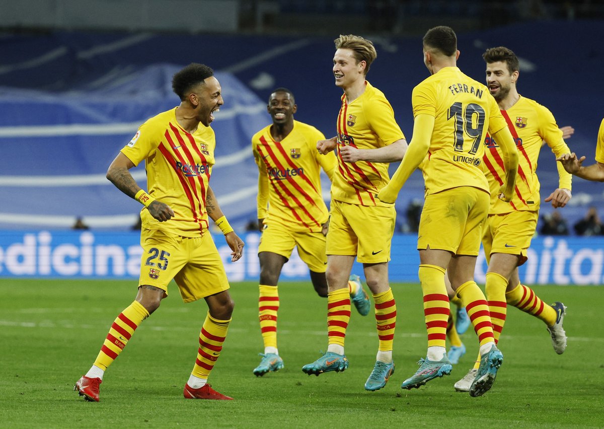 esport3's tweet photo. 🔚 FINAAAAAAL! 

💥 El Barça assalta el Bernabéu en una victòria espectacular contra el Reial Madrid

@realmadrid             0⃣
@FCBarcelona_cat    4⃣

#RealMadridBarça ⚔ #ClassicTV3 

📲 https://t.co/pKyfwaI2fI https://t.co/ZG4u9gw0fU