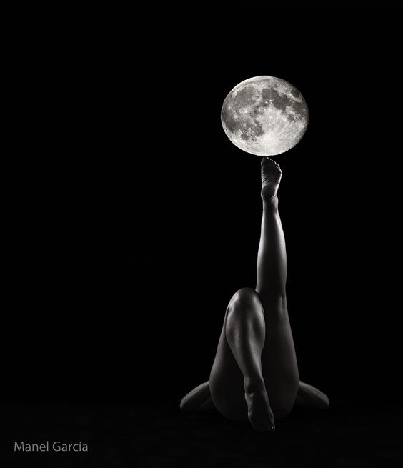 slawo19's tweet photo. The full #moonworm weekend is behind us. The last winter and the first spring full moon. #Spring gives strength for the new week. Catch her with all the blessings of nature. #Goodnight. https://t.co/yCrMkhcKCS