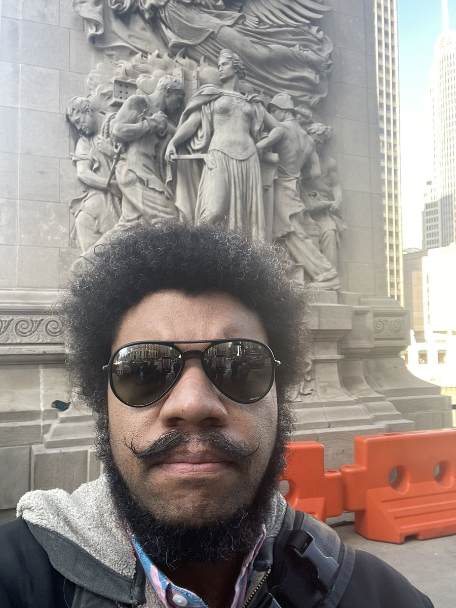 jomega22's tweet photo. Had to leave #justwrite2022 a little early, & sad that I will not be reading. Already looking forward to @chicagowrites conference next year.
I enjoyed talking about the craft & networking.
2 favorite notes out of context.
“Write character into a corner”
“Element of desire” https://t.co/1RAIcQUIky