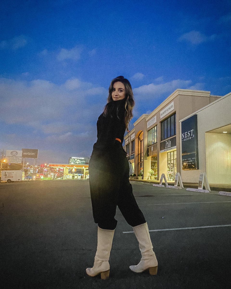 monicabaranko's tweet photo. Dream, girl ⭐️ https://t.co/sBWuDloOXo