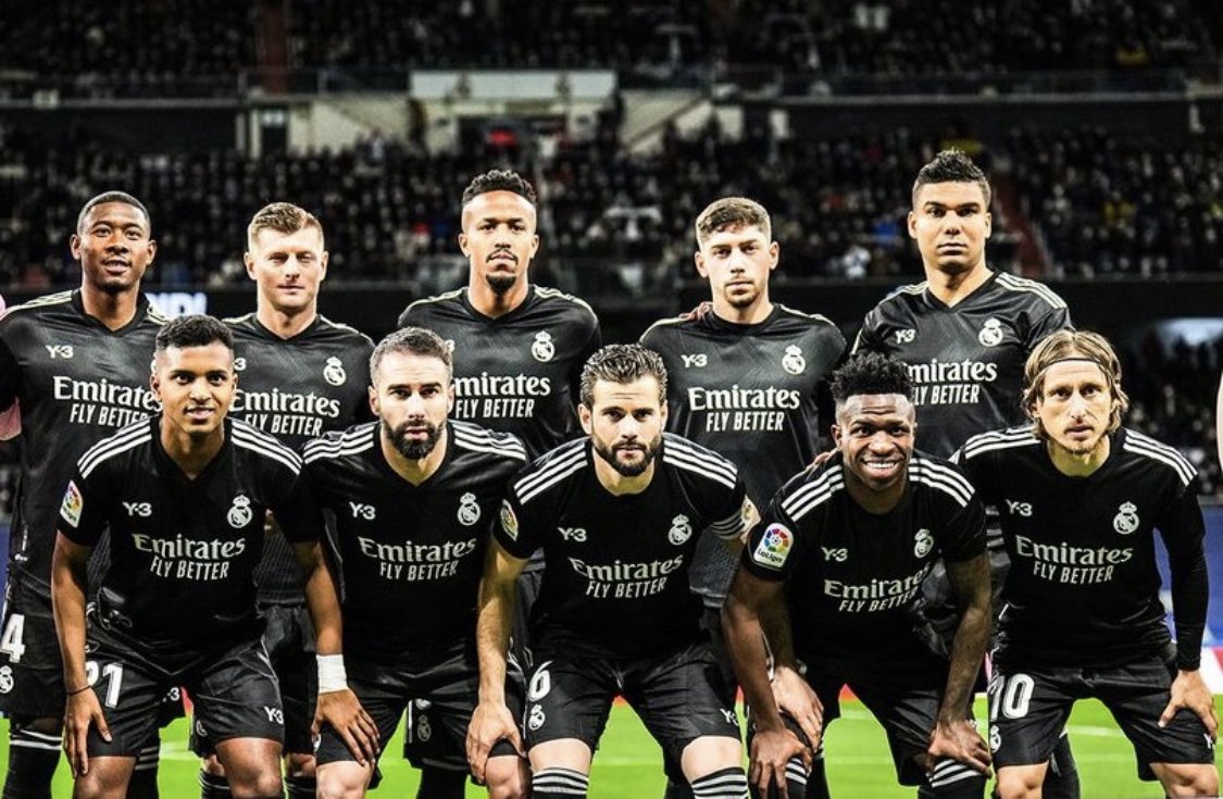 BarcelonaKev's tweet photo. Real Madrid wore black for the first time in their history for their own funeral at the Bernabeu 😂
#ElClasico #FCBarcelona #Barcelona #FCBlive https://t.co/aiIH3OOQhR