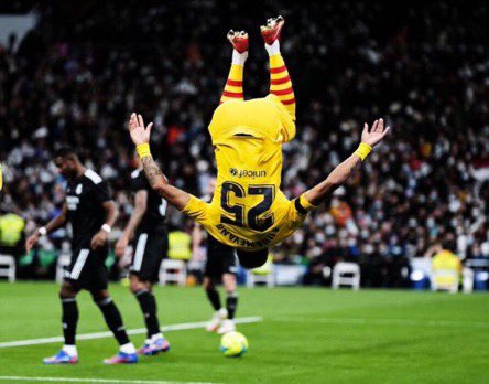 barqnewskw's tweet photo. برشلونة يبدع ويمتع ويكتفي برباعية نظيفة في شباك غريمه التاريخي ريال مدريد في معقله سانتياغو برنابيو 

#ريال_مدريد_برشلونه 
#كلاسيكو_الأرض https://t.co/I4mceSXvCq