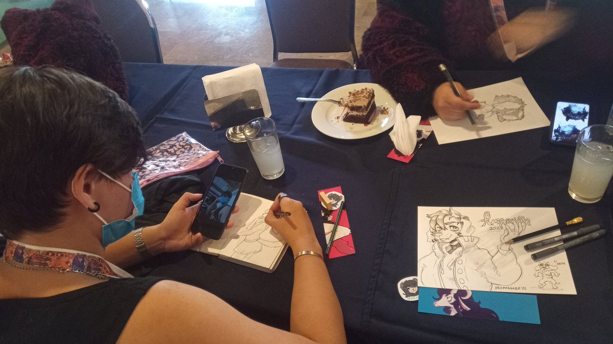 Droffagner's tweet photo. Pizza and Draw 🍕🍕🍕
#Furnexion https://t.co/zzHrsXNdyF