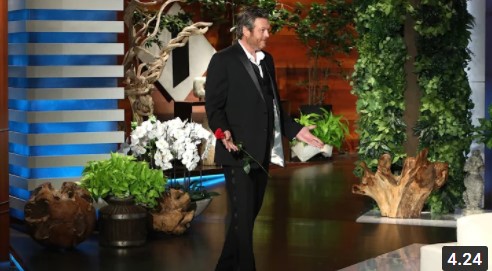 SHEFANI_News's tweet photo. Blake Shelton - On 'The Ellen DeGeneres Show'. Blake Is Milking His Title of Sexiest Man Alive (11.16.2017) @blakeshelton @gwenstefani #Shefani #Gwake @TheEllenShow https://t.co/KWRpNtjmoX https://t.co/6ibT9lUieJ