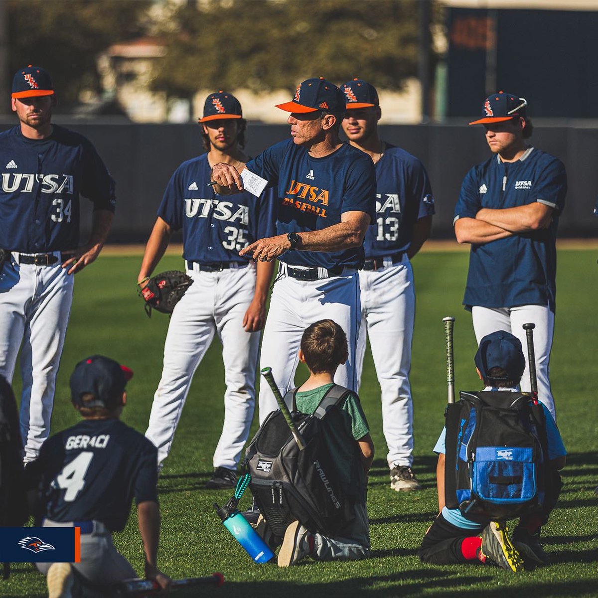 UTSABSB's tweet photo. Some 📸 of postgame clinic fun at Roadrunner Field with UTSA Baseball 🤩⚾️

#BirdsUp🤙 https://t.co/XuFbtEW0yJ