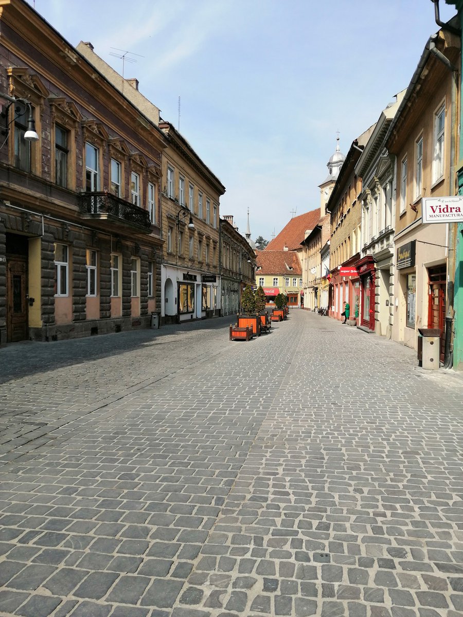 dragoscoriolan's tweet photo. Acum fix doi ani 21.03.2020 ora 10:20 #brasov #centru #pustiu https://t.co/EbPVRmWONi