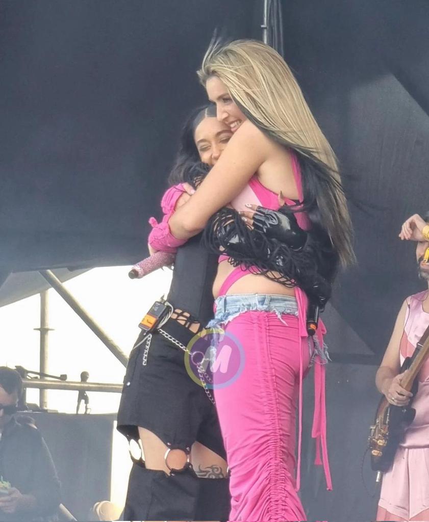 mariabecerrapy's tweet photo. 📸 | Maria estuvo presente en el Lolapalooza Argentina junto a Lola Indigo y cantaron #HighRemix juntas. ❤‍🔥 https://t.co/SQnWIsDril