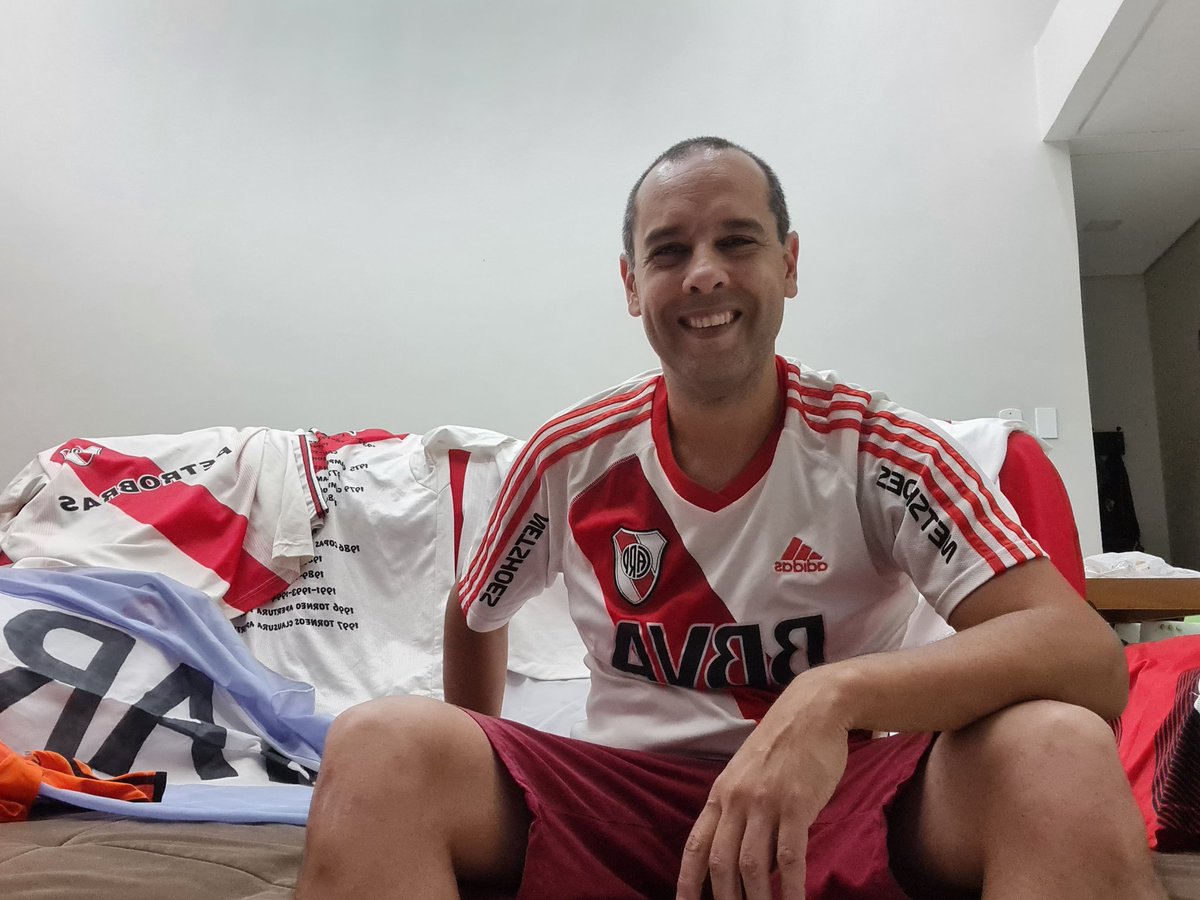 Nicolas M tweet media