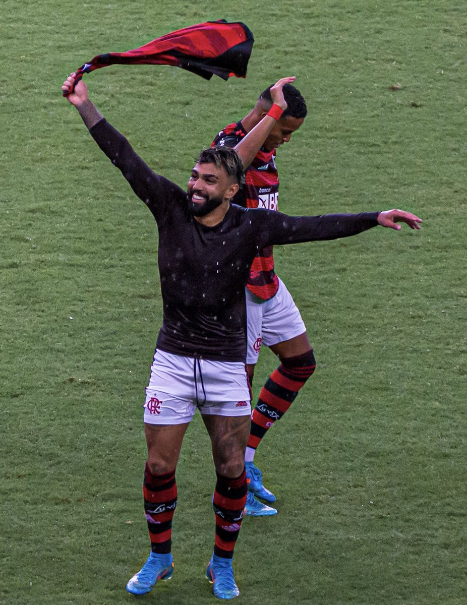 MonkProfit's tweet photo. Nasceu pra jogar no Flamengo https://t.co/hyYa7ucccg
