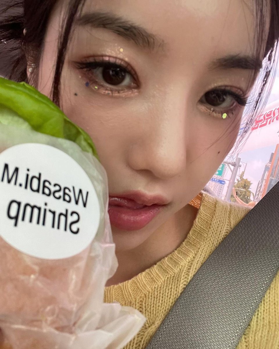 fxseulbi's tweet photo. ⠀ 💿_ ⠀⠀ 𝑵 ⠀ : ⠀⠀ᥱw  ⠀/.⠀ post ⠀ ⵌ_ ⠀ updαtᥱ ⠀✦⁎ ⠀ ᥱvᥱnts ⠀ ▸⠀ @YEYETW3 ⠀⁀ ⠀  #𝔾𝑙𝛼𝑠𝑠𝜑開幕𝗗oors. 

Celebrando el primer mes de está bebé, yo me encuentro lista para apoyarla en la salida de su debut. ¡Muchas felicidades! vayan por esos wins. https://t.co/zraTyPpZfc