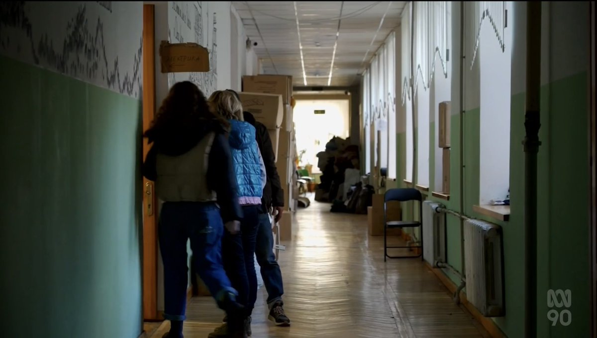 ABC visits a school in #Ukraine that has just been turned into a military target.
“This school has been made into a massive military warehouse,” says ABC reporter.
Ukraine military has allegedly been using schools, hospitals &amp; public buildings.
iview.abc.net.au/show/abc-news-…
@ABCnews