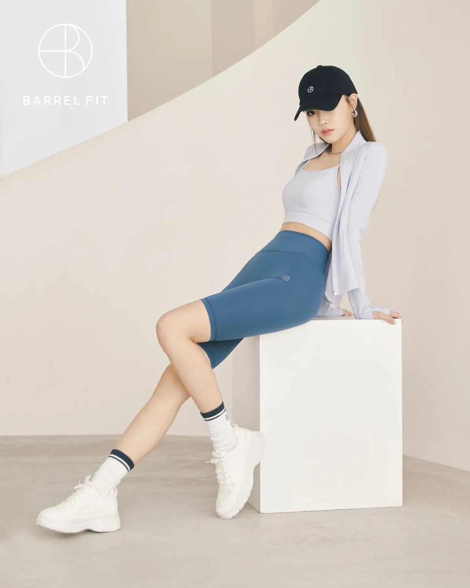 jamongjoos's tweet photo. There's this girl, the one and only wonder of this world 😍🎶
#LEEMIJOO #BARRELFIT https://t.co/6UeC9Stgtu