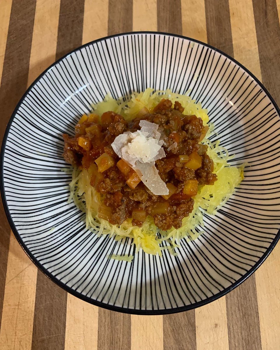 dallascarlson's tweet photo. Sunday Bolognese and spaghetti squash.
.
#homechef #cheflife #truecooks #nycchef #chefdallascarlson #killinitinthekitchen #makinmygrandmasproud https://t.co/i6OJAHSUHq